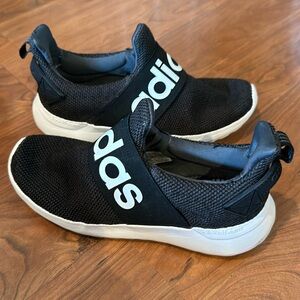 Boys Adidas cloud foam shoes size 2.5